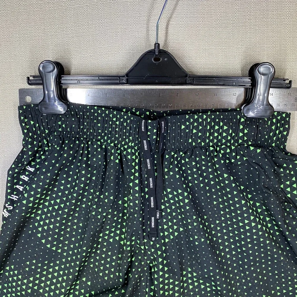 Gymshark Womens Unlined Black Green Geometric Triangle Athletic Gym Shorts Large
